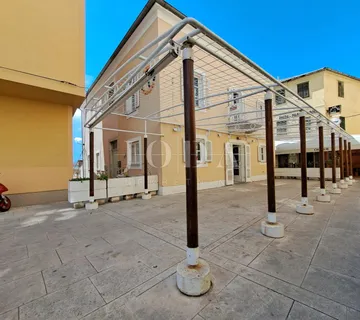 Novi Vinodolski, stambeno-poslovni objekt u centru grada