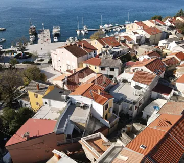Selce kuća u strogom centru - Selce, Crikvenica
