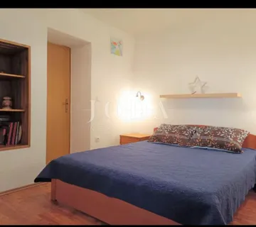 Labin, kuća sa tri stambene jedinice u starogradskoj jezgri