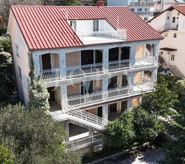 Prostrana kuća u Crikvenici – Idealna investicija za turizam - cover