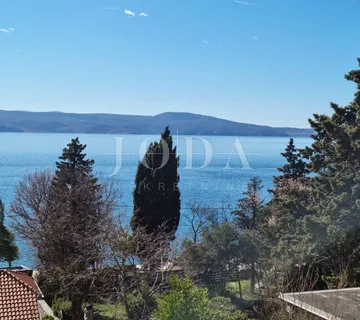 Novi Vinodolski, kuća 50m od mora