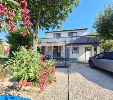 Otok Krk - Samostojeća kuća s lijepom okućnicom - cover