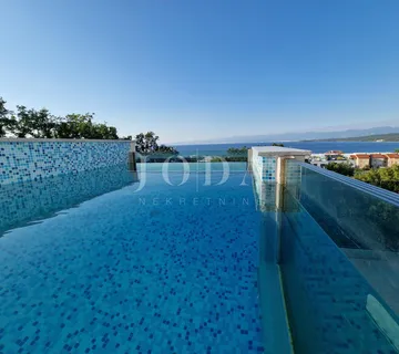 Ekskluzivni penthouse s bazenom i fantastičnim pogledom na more - cover