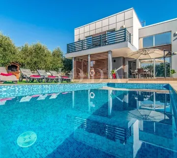Vodnjan, Villa sa pogledom na Brijune i grijanim bazenom