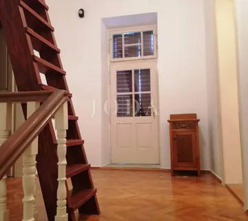 Bribir – starija kuća s velikom okućnicom, garažom i dodatnim prostorima - cover