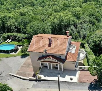 Crikvenica - zaleđe, kuća sa tri stana na rubu zelenog pojasa - Grižane, Vinodolska općina