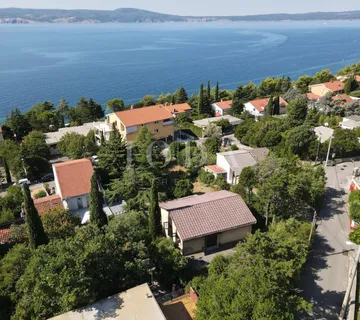 Kuća na parceli od 1058m2 100m od mora - Novi Vinodolski