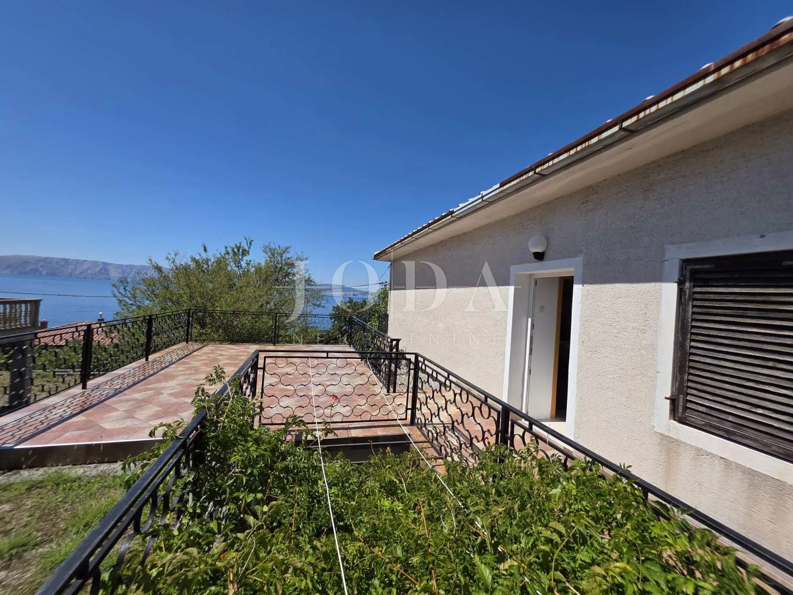 Novi Vinodolski, Smokvica Krmpotska, kuća sa dva stana - cover