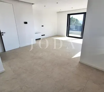 Predivan apartman s pogledom na more - cover