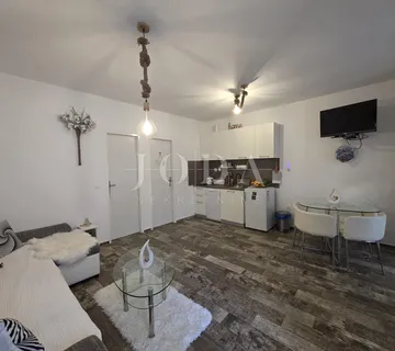 SENJ, stan u centru grada - cover