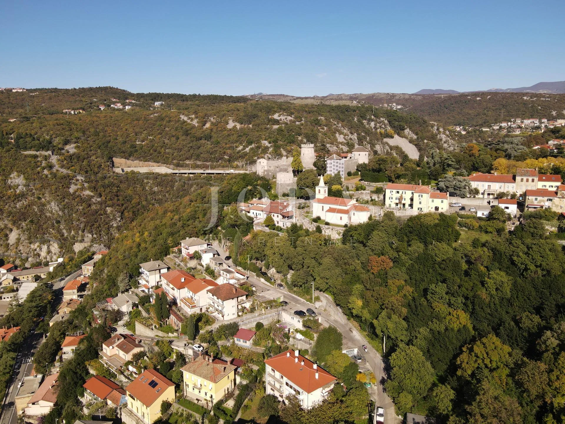 Teren na atraktivnoj lokaciji - cover