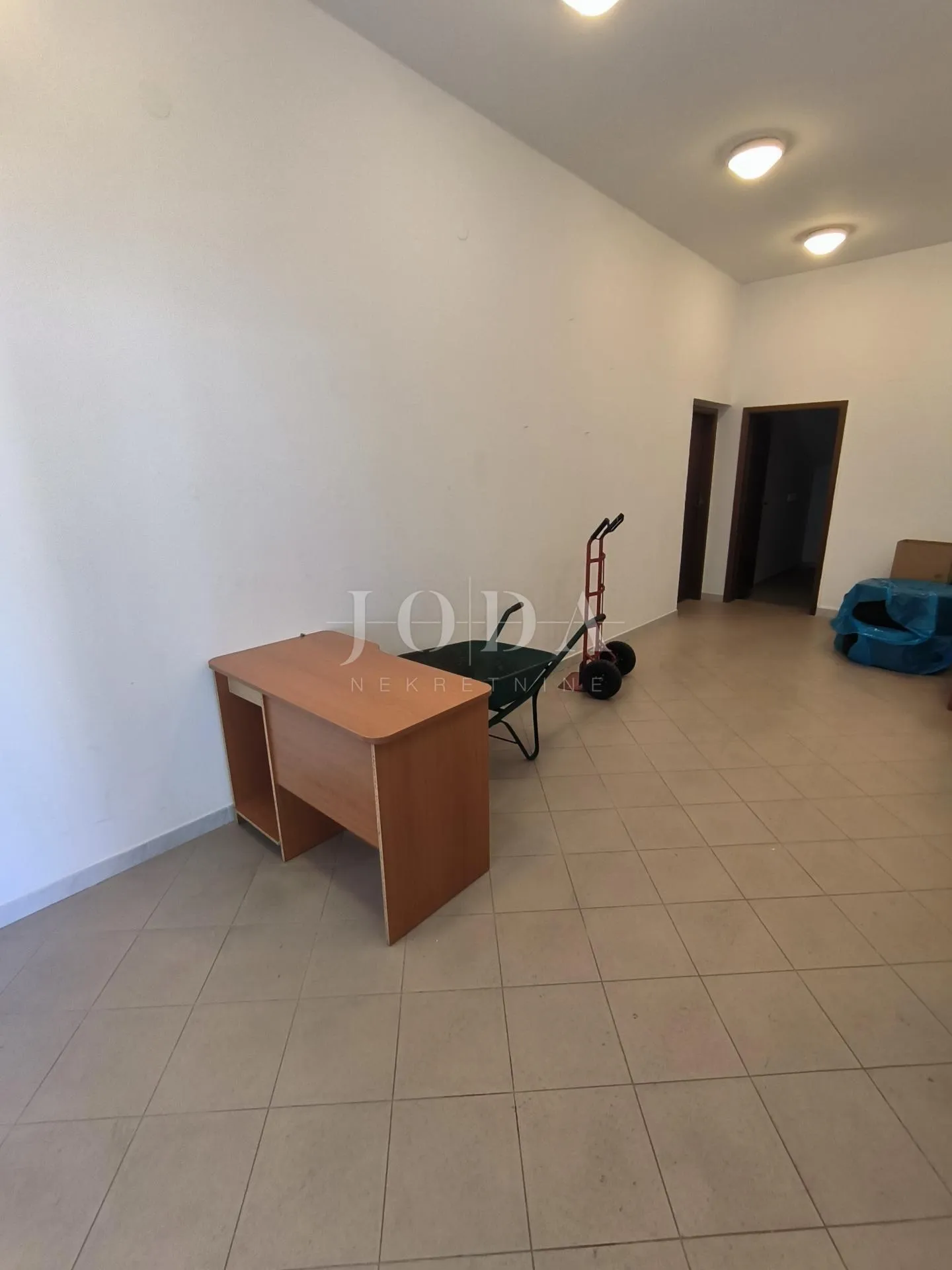 Poslovni prostor na odličnoj lokaciji u Novom Vinodolskom  - cover