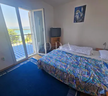 Otok Krk - kuća prvi red do mora - cover