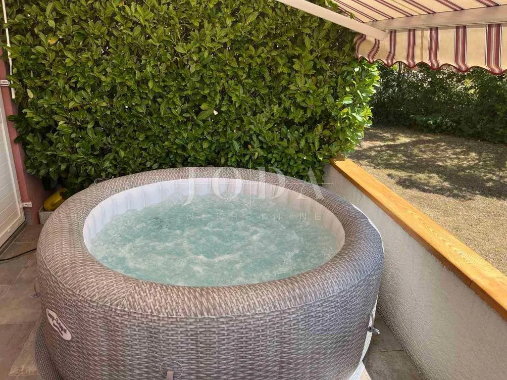 Lijep apartman s okućnicom, Malinska - otok Krk - cover