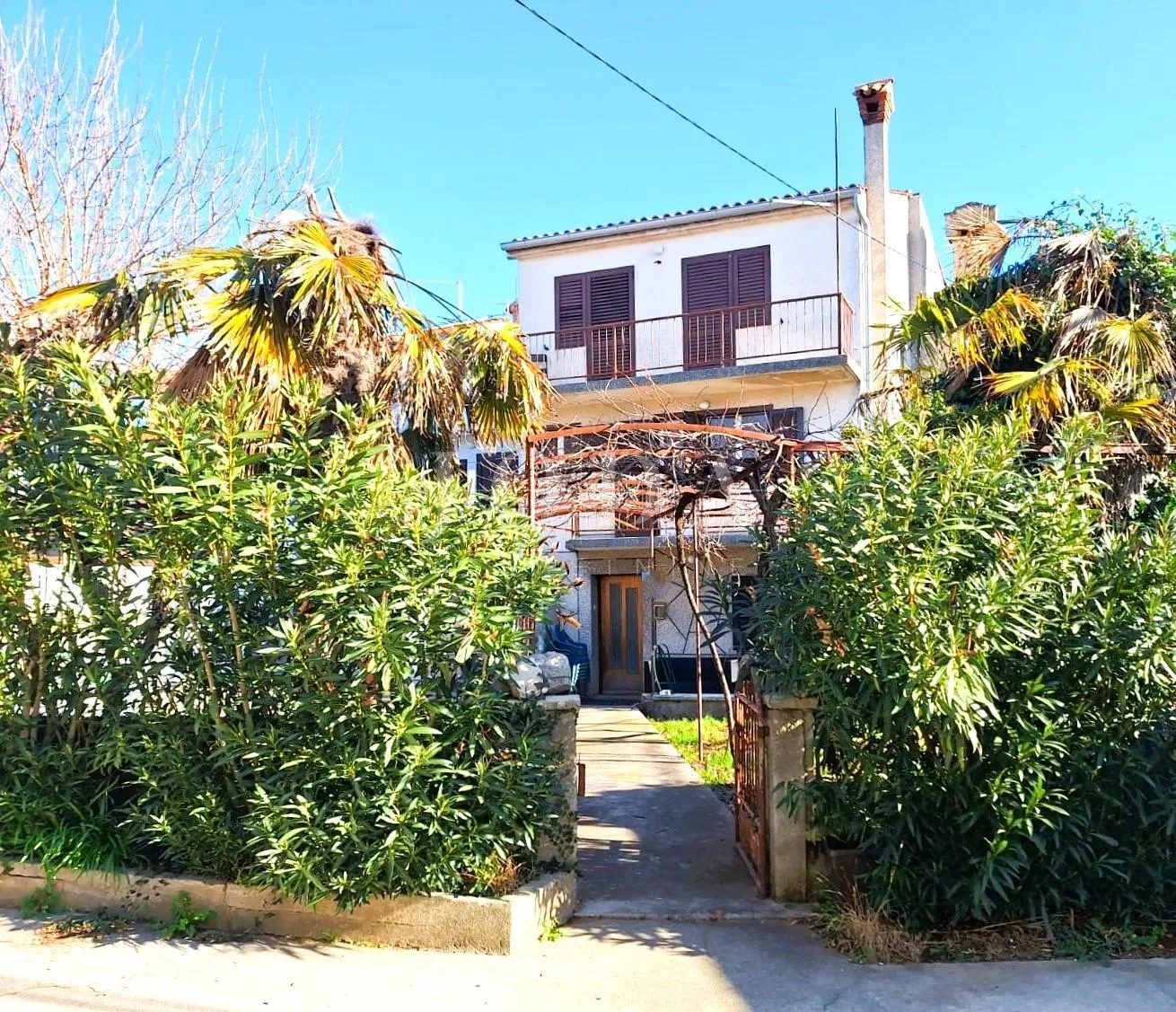 Otok Krk - odlična kuća s potencijalom na lijepoj lokaciji - cover