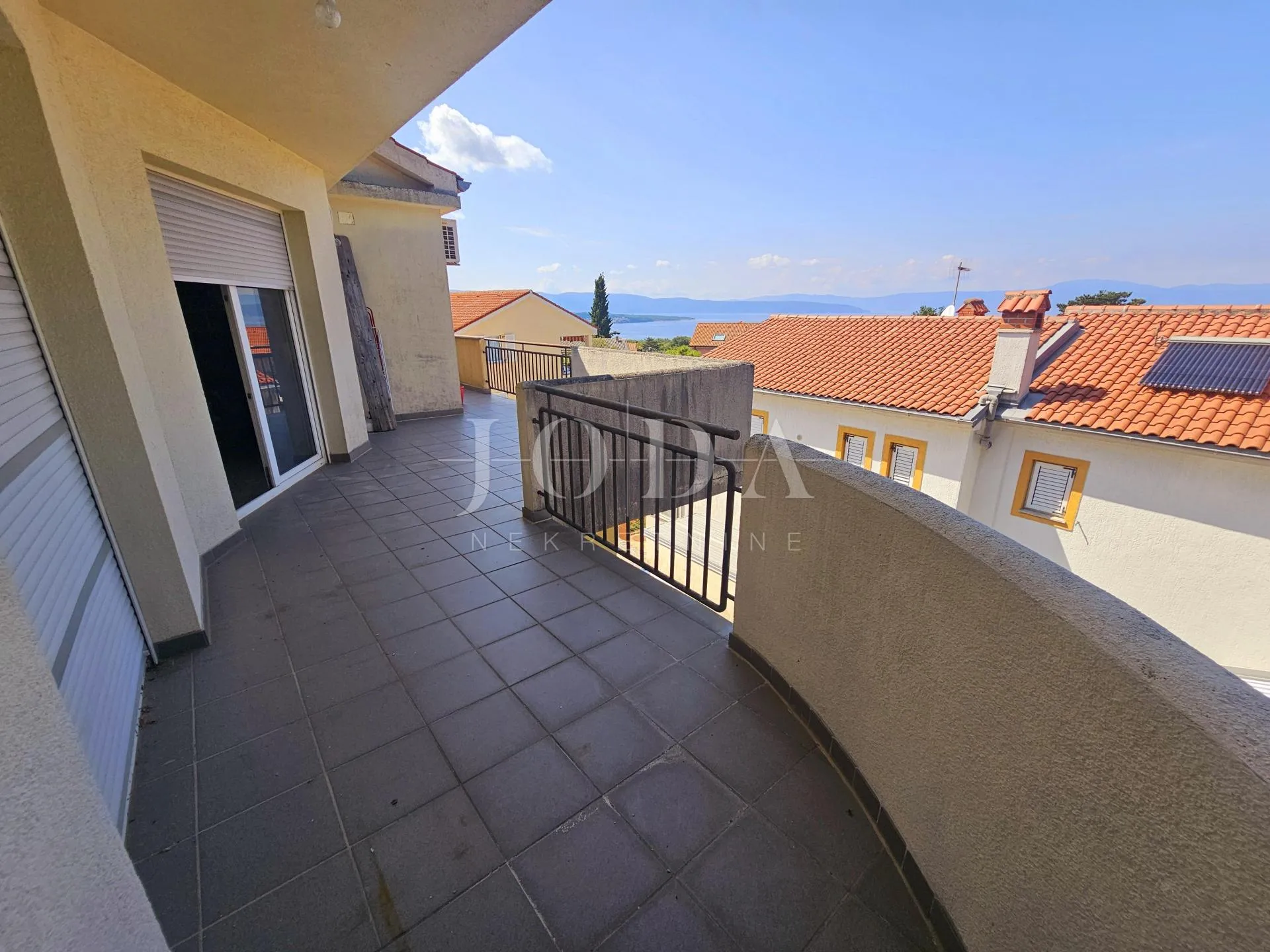 Prilika! Kuća s tri stana blizu Malinske, otok Krk - cover