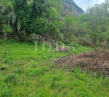 Bribir, građevinski teren sa ucrtanom kućom - cover