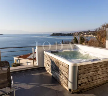 Vila prvi red do mora s panoramskim pogledom na more - cover