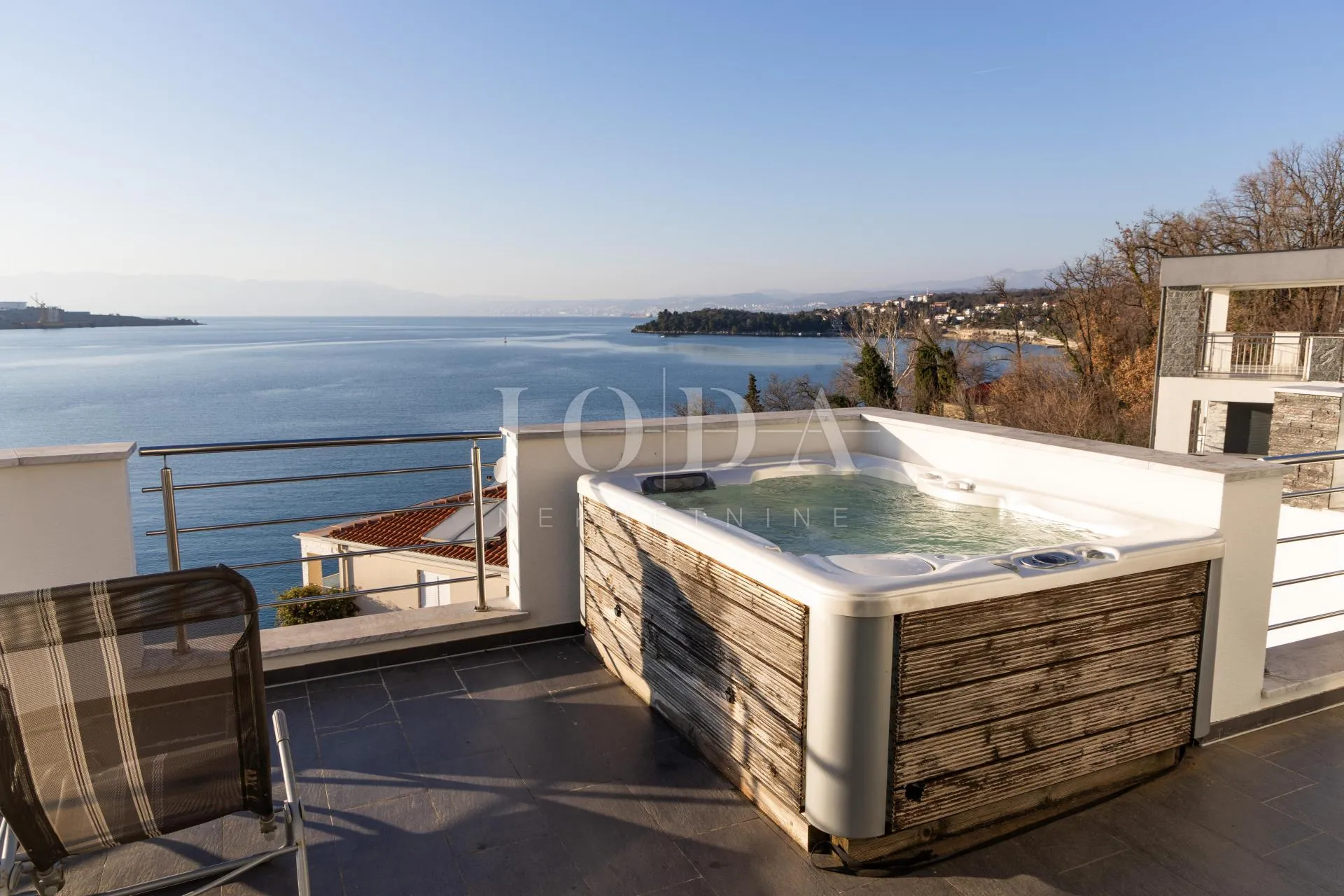 Vila prvi red do mora s panoramskim pogledom na more - cover