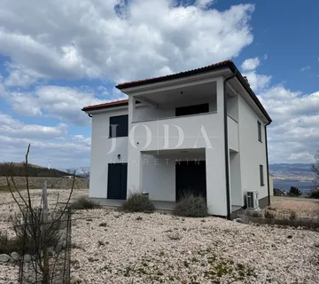 Moderna niskoenergetska kuća u Vrbniku – idealna za život ili investiciju - cover