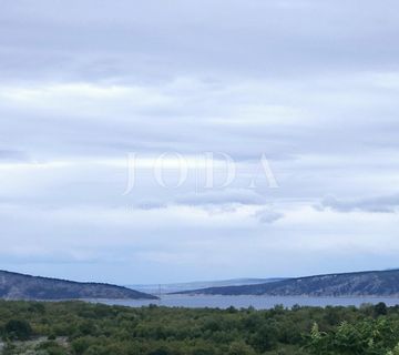 Prostrani stan, idealan za život! - cover