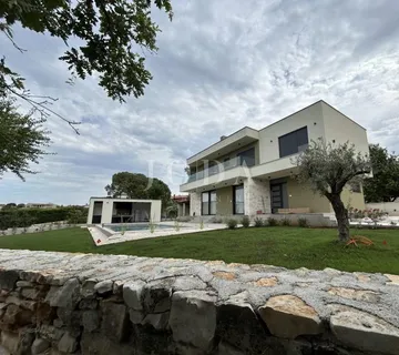 Lijepa moderna kuća kompl.opremljena sa bazenom,Svetvinčenat okolica - cover