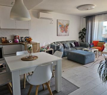 Crikvenica, trosobni stan sa garažom - cover
