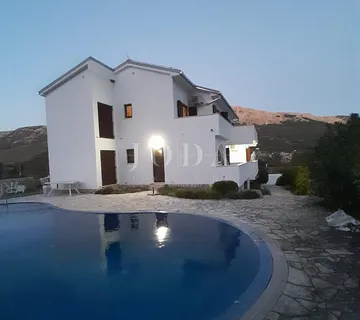 Kuća sa aprtmanima i bazenom - cover