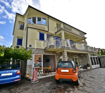 Samostojeća kuća sa pet apartmana i poslovnim prostorom - cover