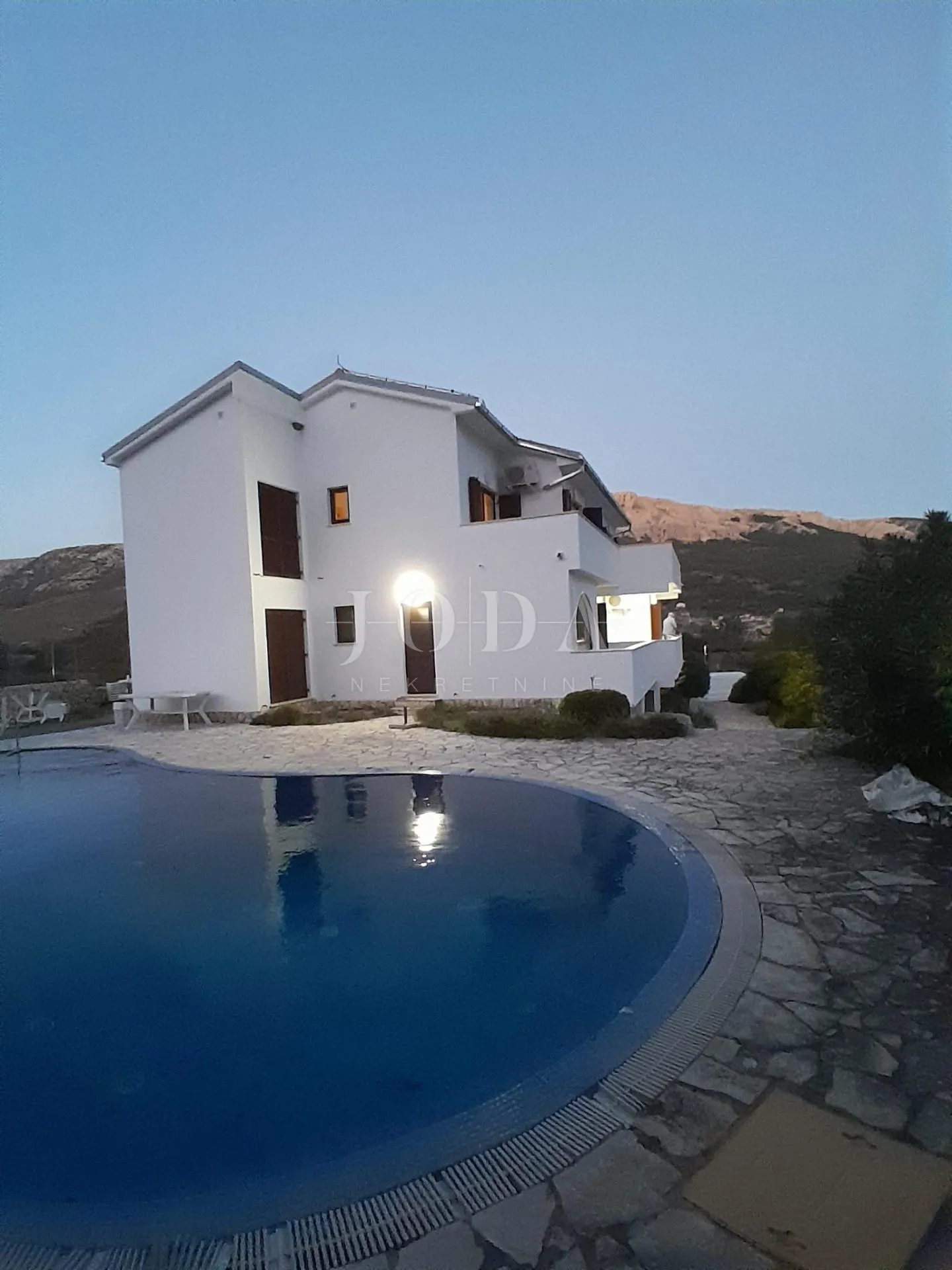 Apartman sa bazenom - cover