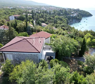 Kuća iznad plaže - cover