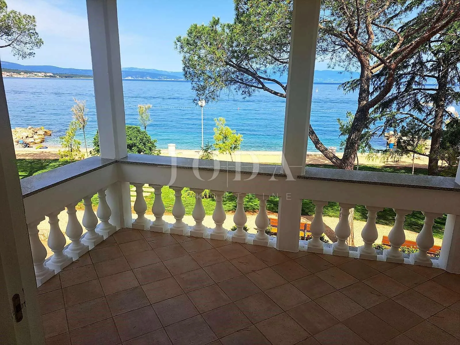 Ekskluzivni apartman prvi red do mora, Malinska - otok Krk - cover