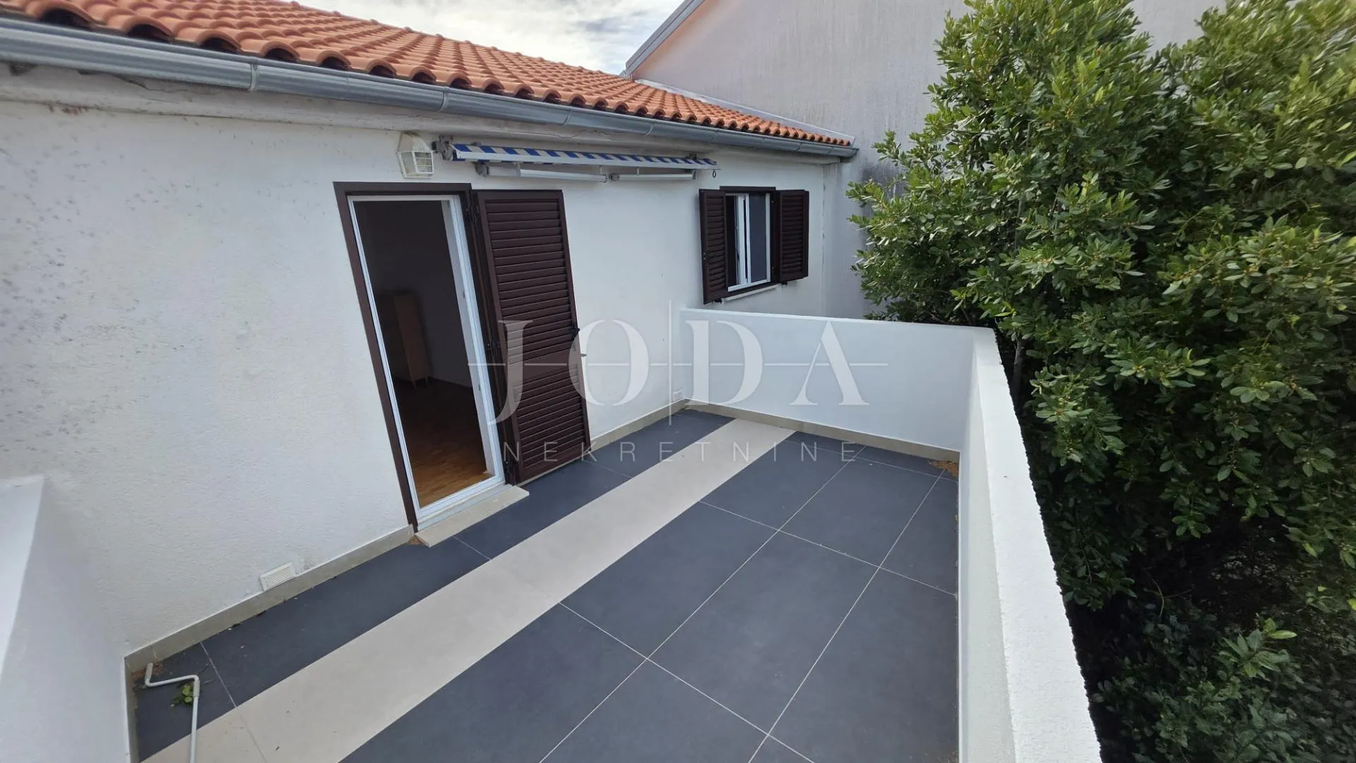 Apartman u Selcu na prodaju, odlična lokacija i pogled na more - cover