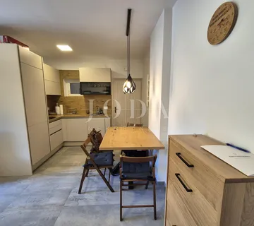 Novouređeni apartman na mirnoj lokaciji - cover