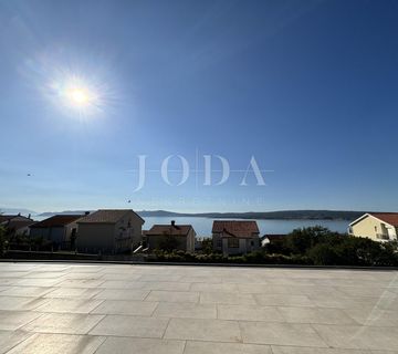 Crikvenica, stan u prizemlju sa 3 parkirna mjesta - cover