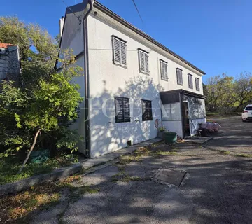 NOVI VINODOLSKI, zaleđe, dvije kuće sa velikom okućnicom - cover