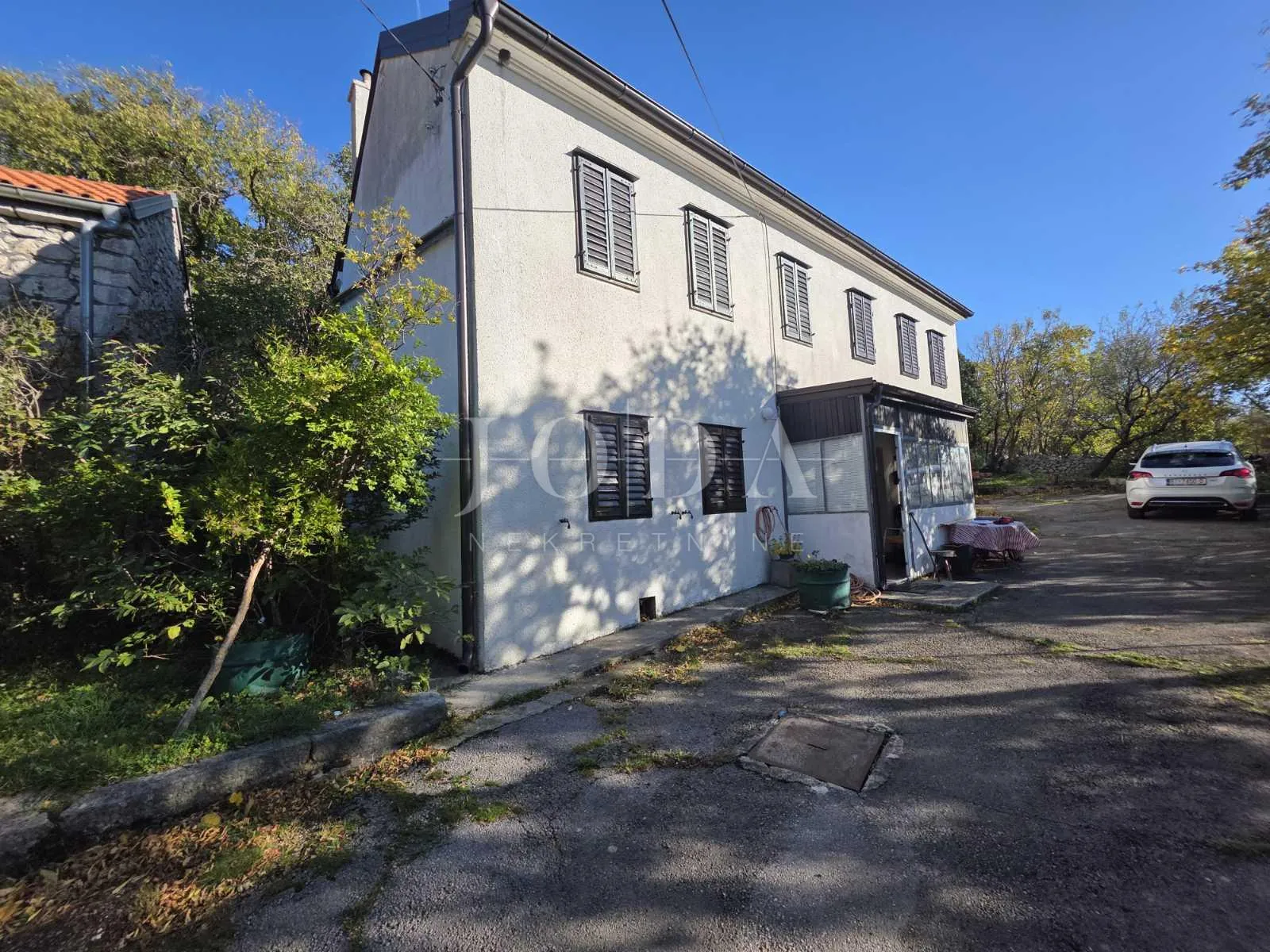 NOVI VINODOLSKI, zaleđe, dvije kuće sa velikom okućnicom - cover