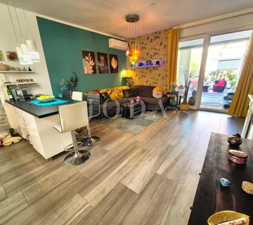 Njivice, apartman u prizemlju blizu plaže - cover