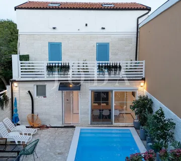 Kompletno opremljena kuća sa bazenom,okolica Poreča - cover