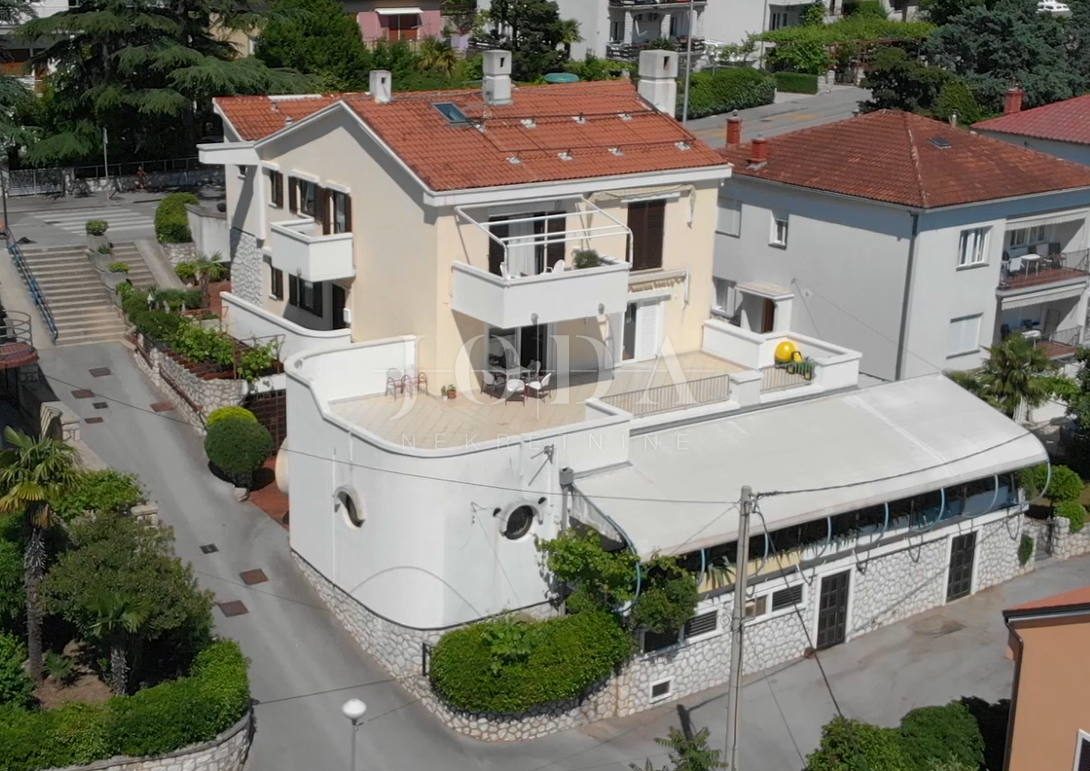 Crikvenica, kuća sa poslovnim prostorom na odličnoj lokaciji - cover