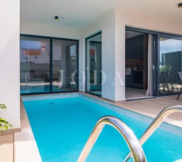 Apartman s bazenom i okućnicom - cover