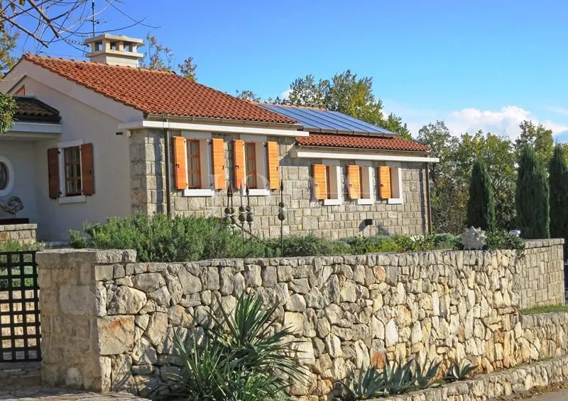 Prostrano imanje u idiličnom seoskom okruženju - cover