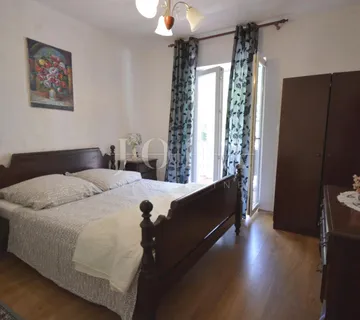 Dvojna kuća sa pet apartmana okružena prirodom - cover