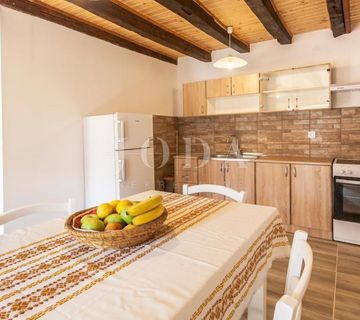 Marčana, dvije tradicionalne istarske kuće - cover