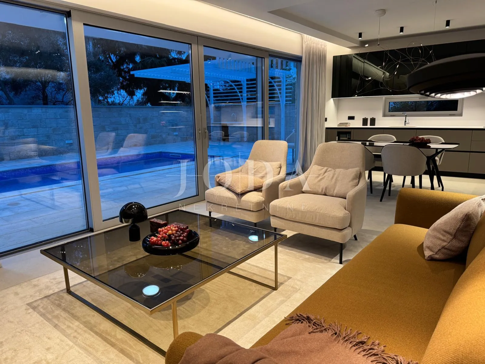 Moderan apartman s bazenom, novogradnja grad Krk - cover