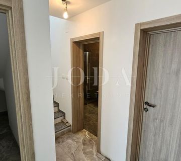 Dramalj dvoetažni stan u novogradnji - cover