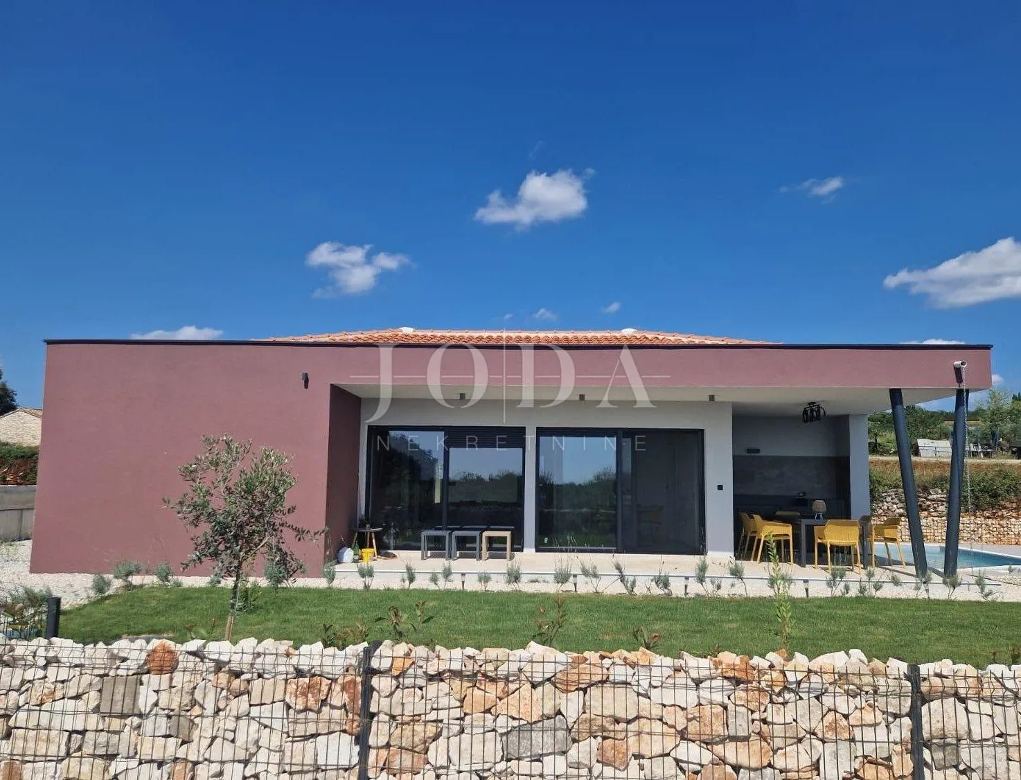 Lijepa prizemnica sa bazenom,TINJAN okolica - cover