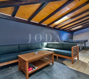 Dramalj – stan s ograđenom natkrivenom terasom - cover