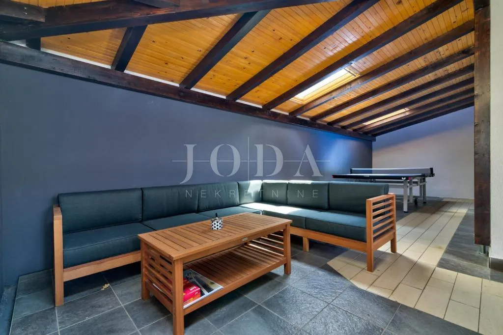 Dramalj – stan s ograđenom natkrivenom terasom - cover