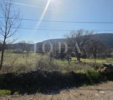 Bribir građevinski teren sa kamenom ruševinom - cover